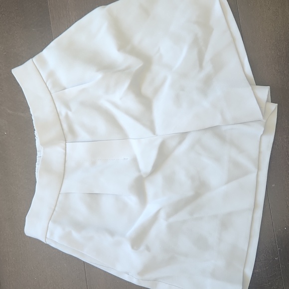 Aritzia Babaton Silver Gray Shorts - Picture 2 of 5